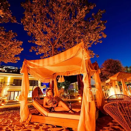 Limna Resort *