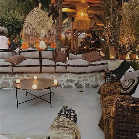 Limna Resort *